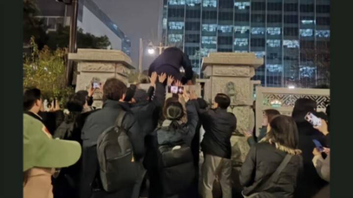 Lee Jae-myung Shows Off Parkour Skills