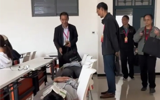 เรียนหนักจนเหนื่อย งีบสักหน่อยมันผิดตรงไหนล่ะ