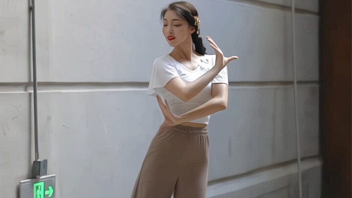 Here comes the Dai dance—so perfectly on beat, it’s pure comfort!