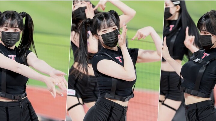 【4K】South Korean beauty cheerleader Lee Da-hye fans direct shot 220427