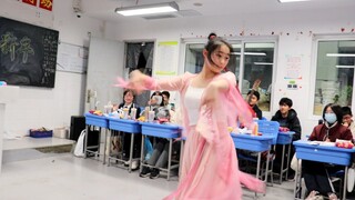 The last New Year's Eve party in high school: "Branched Branches and Flowers Covering Clothes"