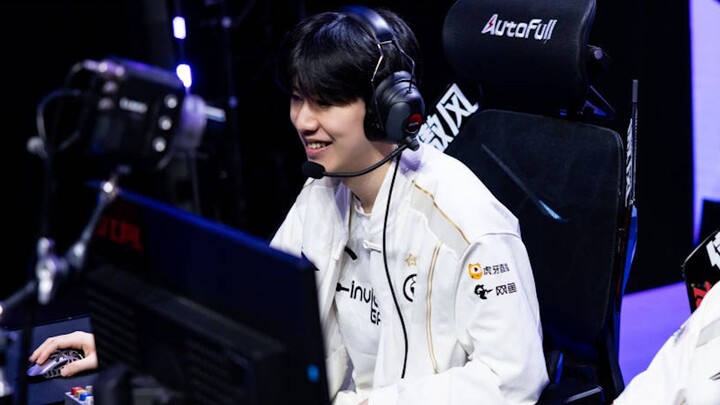 [Extreme Moment 27] Defeated FPX 2-0 and advanced to the playoffs!