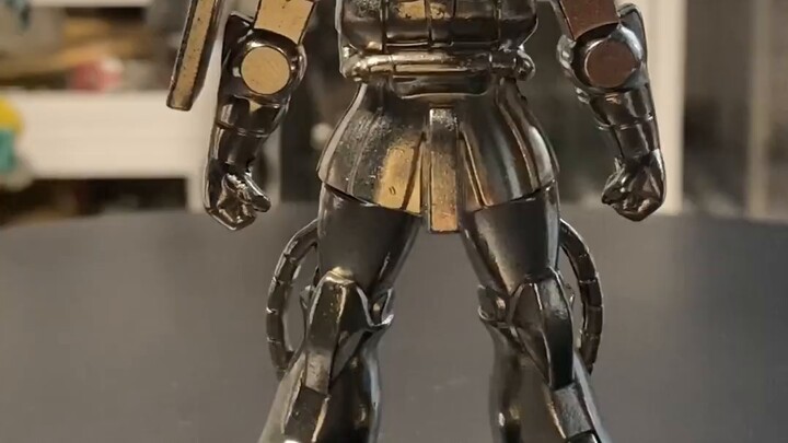 [Chơi và chia sẻ] Zaku Zaku, người có thể đập quả óc chó thật khó