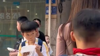 弟弟去上学偷偷拿了姐姐零花钱，下一秒姐姐上演血脉压制 #来自亲姐姐的血脉压制 #姐弟日常