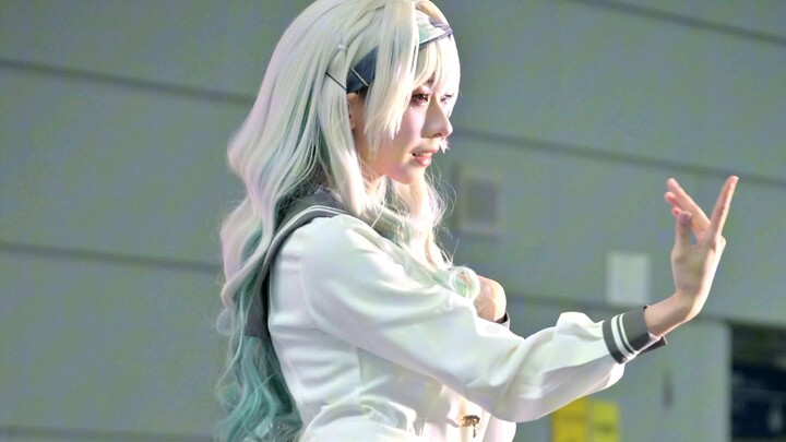 “Orange w” Makes Her First Stage Appearance as a Comic-Con Guest | 4K