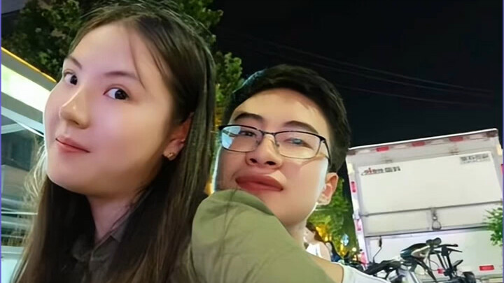 คำว่า “ไม่คู่ควร” ได้ปักประกายเกียรติยศดุษฎีบัณฑิตของพัง จ้งหวังไว้บนจุดสูงสุดของสายโซ่การดูถูกในเรื