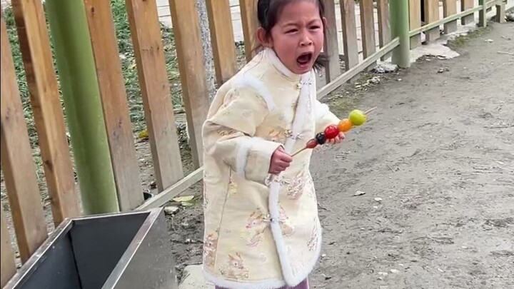 My daughter actually got so scared by an alpaca she started crying! = =