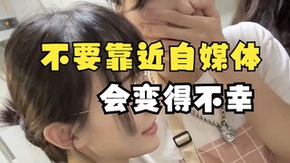 Bạn thân của tôi đến nhà tôi nấu ăn.