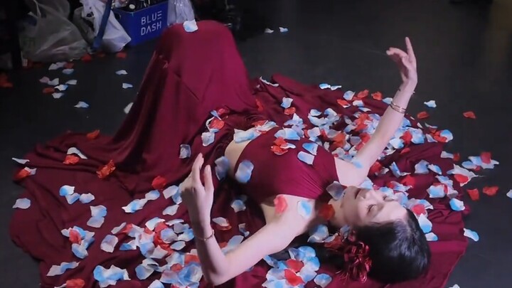 Fortune-telling is so beautiful! Besides Jin Chen, you’re the only one whose dance I can watch a hun