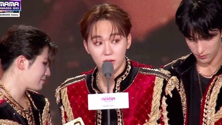 Khi nhắc đến Văn Bân ở cuối chương trình, Thiên Thiên đã khóc. Tiểu Anh Hoa cũng khóc dưới khán đài.