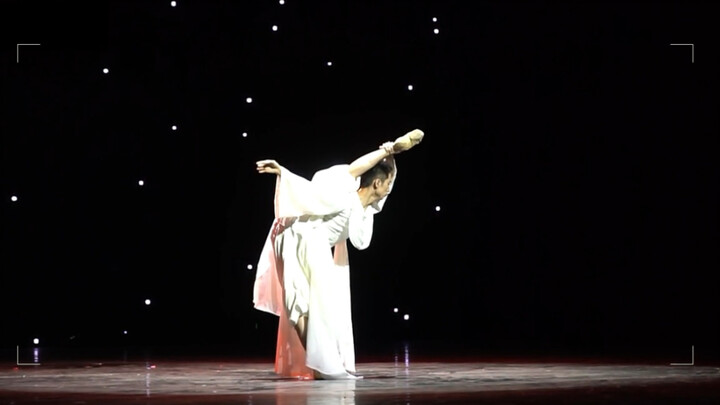 Saya melihatnya melompat keluar dari langit yang dipenuhi cahaya Buddha