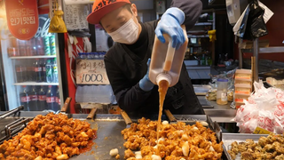 ไก่ทอดรสเผ็ดและหวาน - Korean Street Food