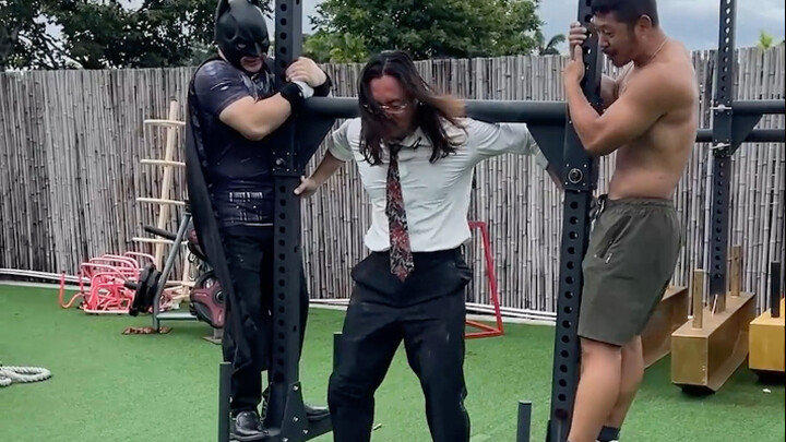 الدب الأسود القائد مقابل باتمان نيو غه (3)