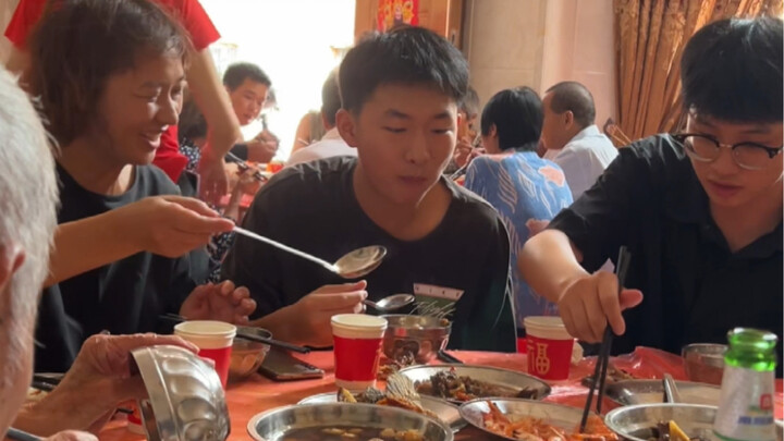 Về chuyện tổ chức tiệc cho em trai tôi