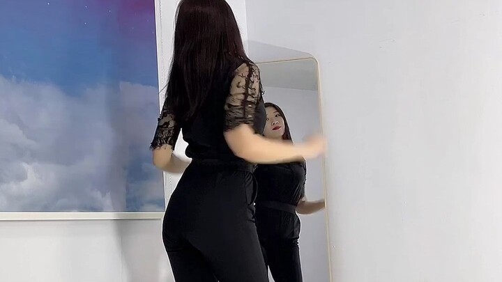 Black jumpsuit is sometimes too troublesome