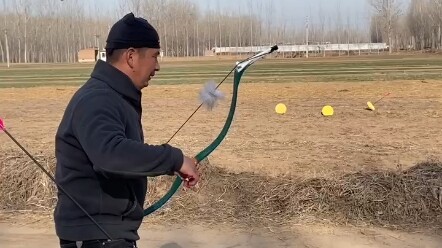 With a traditional bow, you just raise your hand and hit the target—no need to aim at close range, a