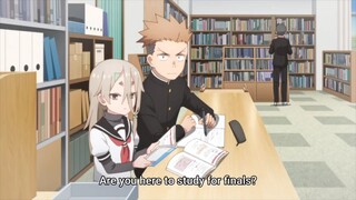 belajar bareng di perpustakaan sama adik kelas