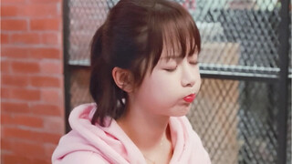 Làm thế nào mà cô ấy lại có cảm giác couple với mấy nam thần tượng này được chứ?!