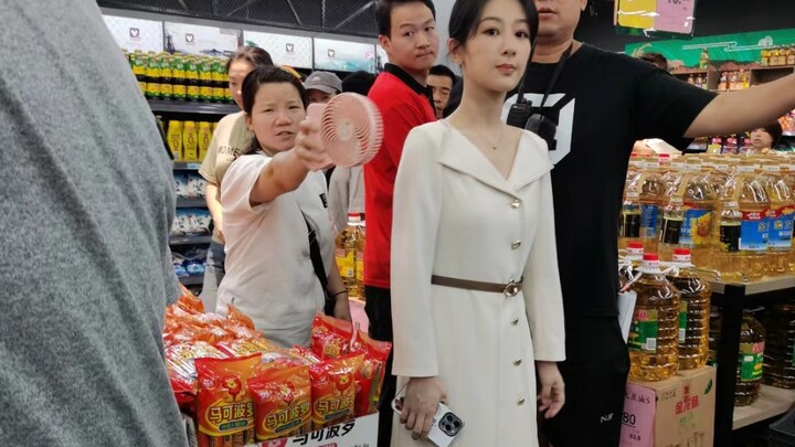 杨紫许凯《承欢记》麦姐明哥逛商场、这剧卖相真的好好啊哈哈～