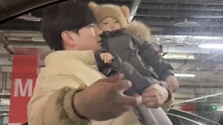 男子让孩子叔叔带孩子，叔叔不愿意男子就一直加码