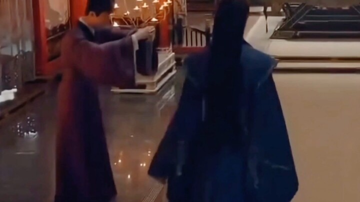 [Li Hongyi] [Song of Youth] Swaying and graceful, her hair covers her waist, her fingers are as whit