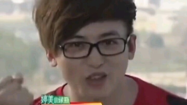 Thời kỳ đầu của Diêu Dịch Điềm trông non nớt quá! Đừng để Phạm Sư Mẫn và Bạch Lộc nhìn thấy nhé! Cườ