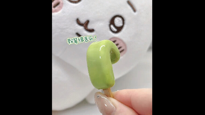 Green Tongue? A Green Tongue Made of Chalk!