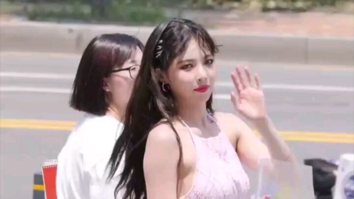 HyunA’s iconic walking scene