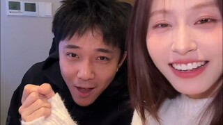 隐藏技能大公开 没想到我俩还会唱歌吧