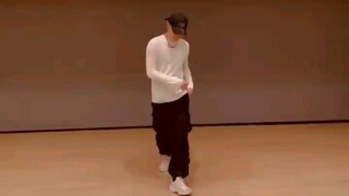 【肖俊】见过这么会跳舞的大主唱吗！！！也太会跳了叭！！！威神V肖俊 210331 舞蹈练习