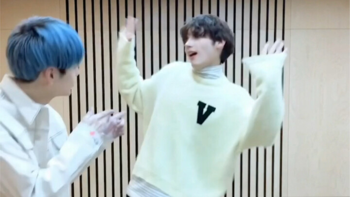 【بين كاي】انظر، إنه حقًا مختلف عن زملائك في الفريق