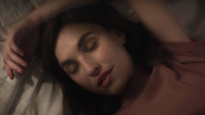 Hipnotis mencuci otak gadis muda, berpura-pura menjadi suaminya selama bertahun-tahun, akhir ceritan