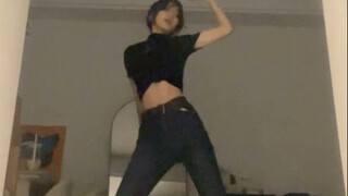 【4 walls】ไม่มีใครรู้สึกเลยเหรอว่าเสื้อตัวในคอเต่าเป็นไอเทมที่แสนจะอ่อนไหว