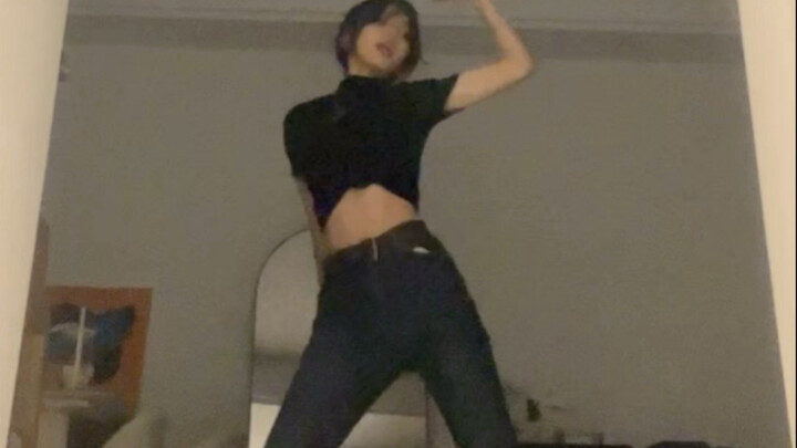 【4 bức tường】Thật sự không ai thấy áo cổ lọ mặc lót bên trong là một món đồ rất tình cảm sao?