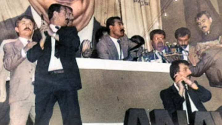 ภาพจริงเหตุการณ์ลอบสังหารนายกรัฐมนตรีตุรกี ตูร์กุต ในปี 1988 ผู้ก่อเหตุกลิ้งตัวไปทั่วพื้นเพื่อหนีการ