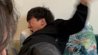 ฉันและพี่ชายจอมพูดจาแข็งกร้าว