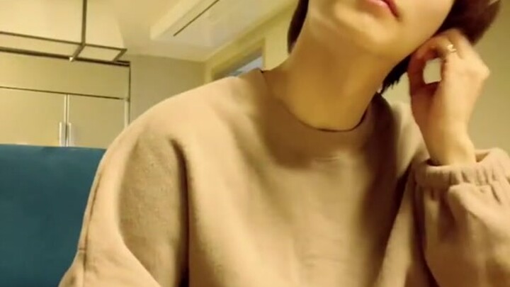 [SVT_Harbour subtitle Indonesia] 201213 SEVENTEEN Jeonghan: Yang mau lihat DK, lihat DK. Yang mau li