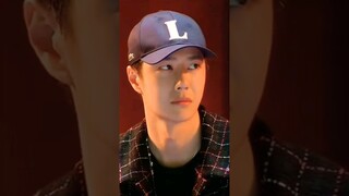 Wang Yibo hugs everyone on stage goodbye [SDC 6 ] #shortsyoutube