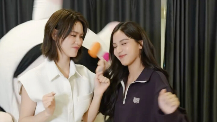Any: Mẹ ơi con ở đây này～ mẹ có thấy con không