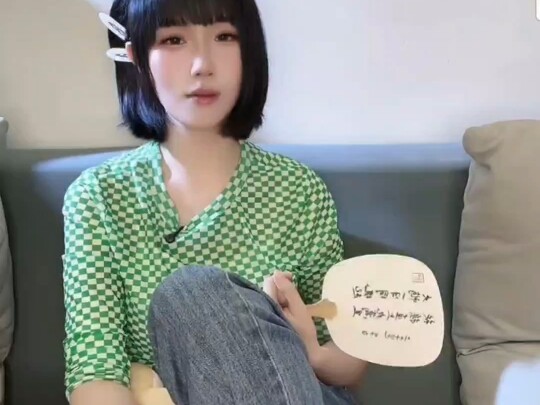 أقدام صغيرة ترقص - ارتديت حذاءً اليوم