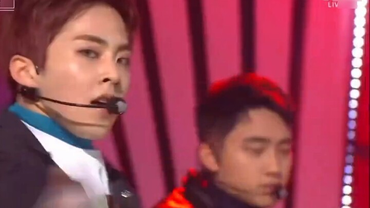 【EXO】Love shot comparison version (Part 2) (Passerby, this was taken a few days apart, I’m so annoye