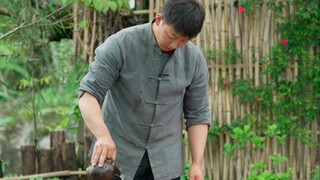 ตอนที่ 1 | บุปผาแดงน้ำเงินและลิปสติก