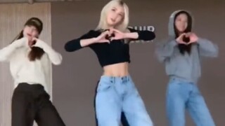 فيديو رقص Somi ويو يان جينغ وإكسي "XOXO" متاح للعرض!