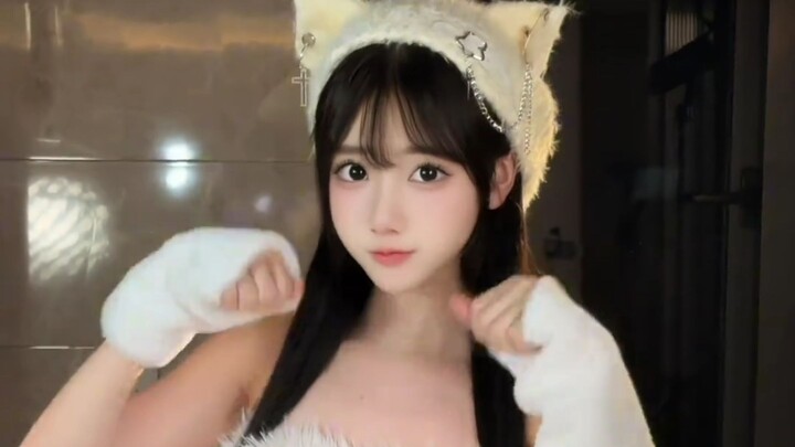 026. Ngắm hoa, ngắm trăng, ngắm [cậu bạn Thảo Thảo]