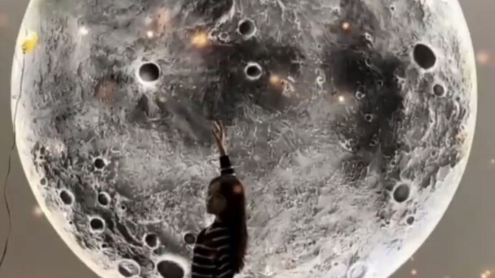 Kinh ngạc! Họa sĩ bích họa vẽ bức phù điêu “Mặt Trăng” trên tường, netizen: Nghệ thuật đã kéo khoảng