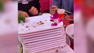 พวกเขามีอาหารมากมาย