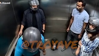 "Menuruti Kerumunan"