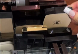 โอ้พระเจ้า! วงการแต่งหน้ามีมหาเศรษฐีใจบุญมาแล้ว! คุณครูหยุนเจ๋อ ข้าพเจ้าขอคารวะท่านเลย