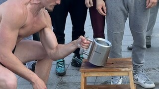 这样的杯子你能举起来吗？