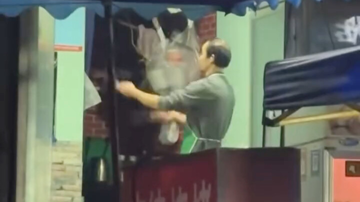 I’ve been running this store for so long and haven’t encountered a single dine-and-dash customer.